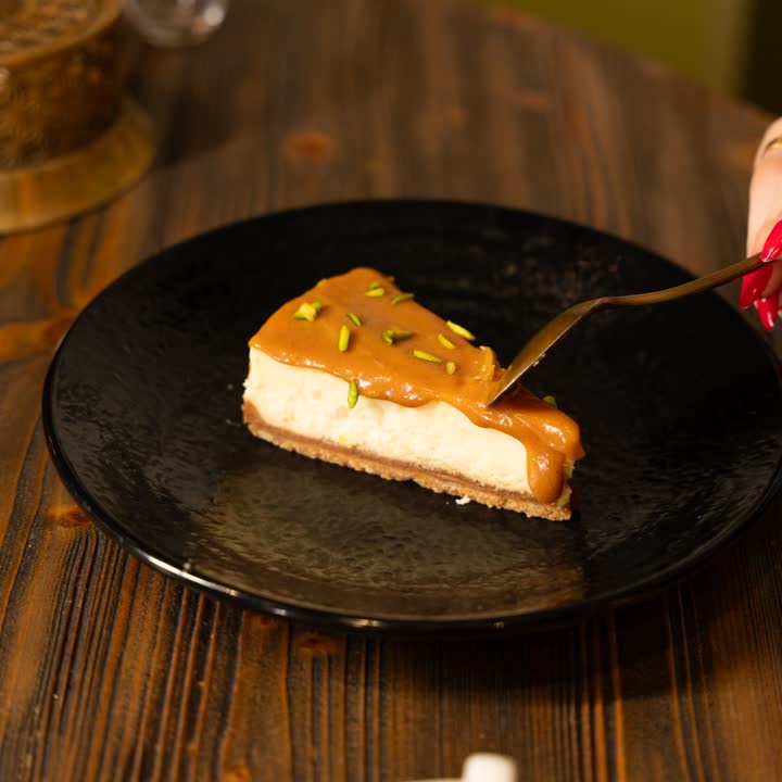 Porción de tarta de queso casera
